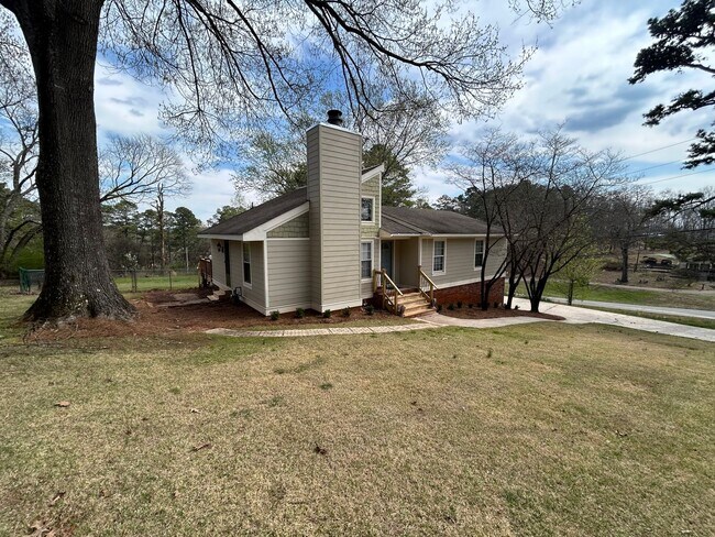 Photo - Cozy 3/2 with bonus in East Rome- $1,995