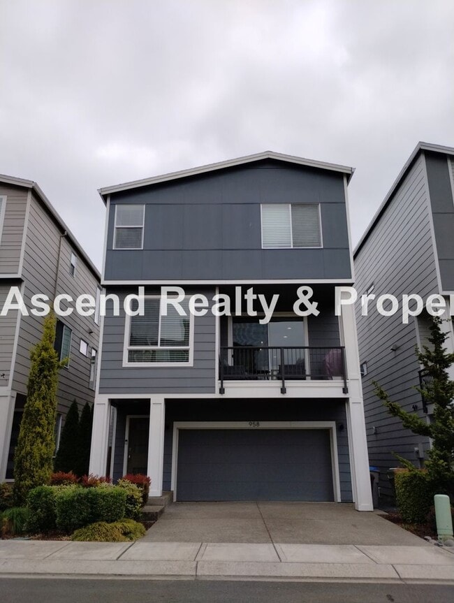 Like New 4 Bed Beauty Full Bed & Bath on M... - Like New 4 Bed Beauty Full Bed & Bath on M... House