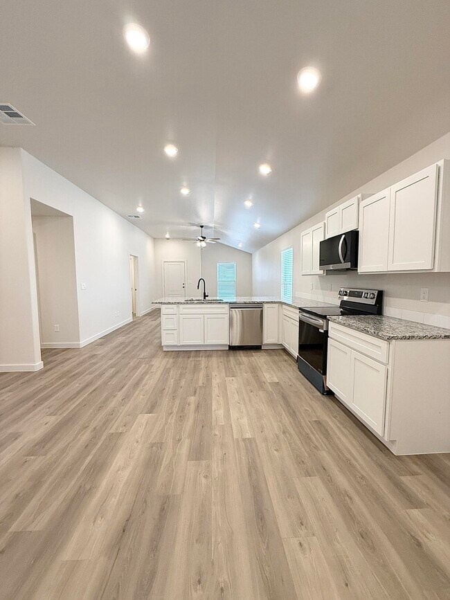 Photo - 2501 Kenwood Ave