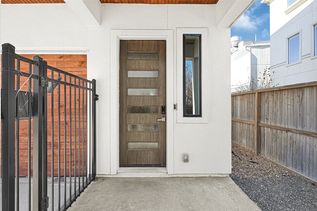 Photo - 1611 Parker St