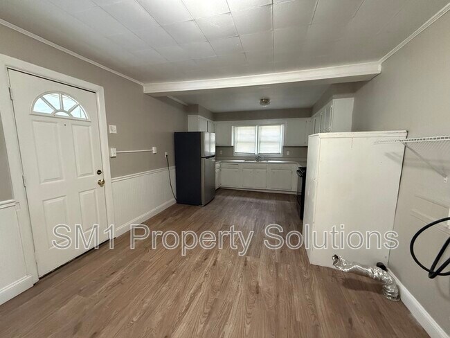 1036 Nancy Ln SE