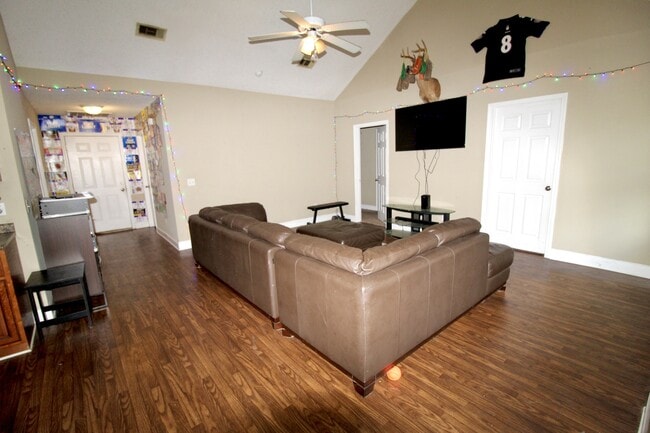 Photo - 109 Tuscany Trail