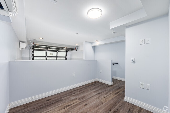 1BR, 1BA - 600SF - Bedroom