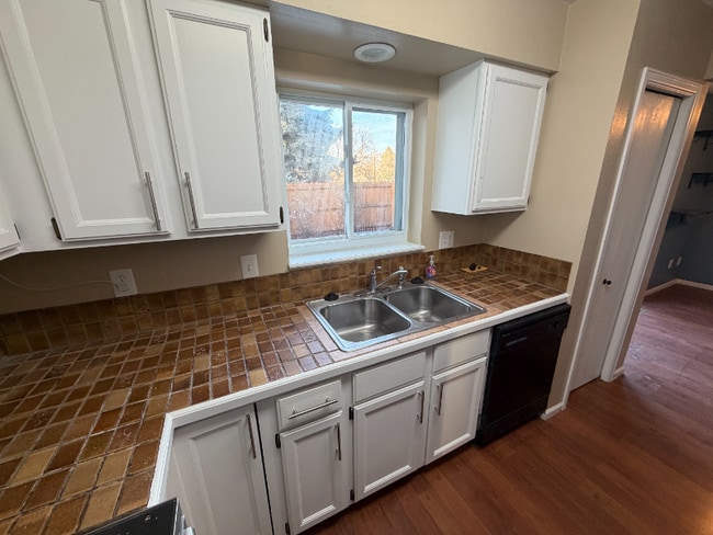 Photo - 1559 Peacock Pl