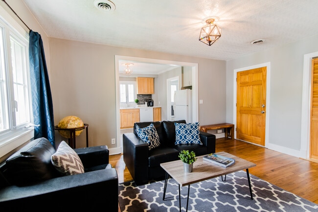 Sala de estar - 427 Thomas St SE Unidad 2