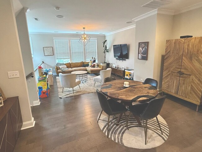 Photo - 407 Grey Reagan Trail