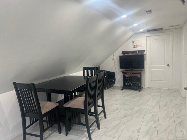 Photo - 381 Shelton Ave Apartamento Unidad 3