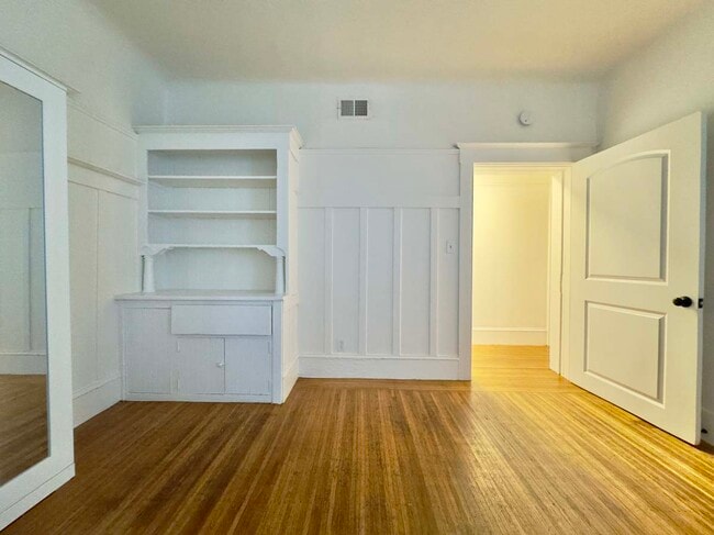 Building Photo - 697 30th St Unit 697