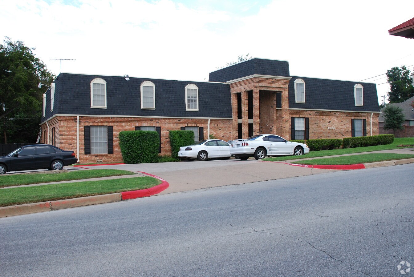 Building Photo - Jim Qualia 9/9/2007 - Park Place Apartments