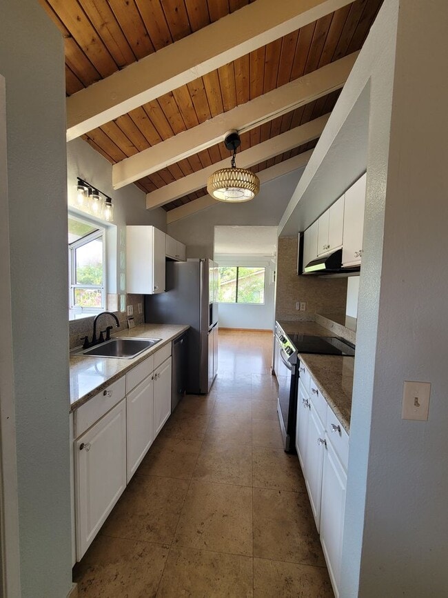 Building Photo - 86 Waipahe St Unit Main House