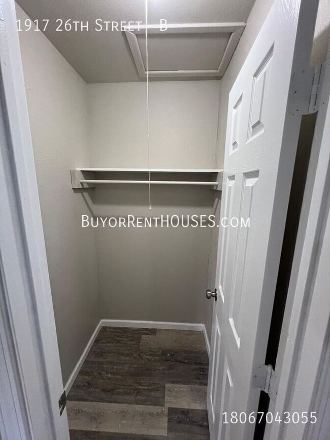 Photo - $499 Move-In Special (+ admin fee) + $0 De... Unidad B