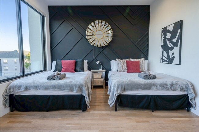 Photo - 709 Memorial Heights Dr