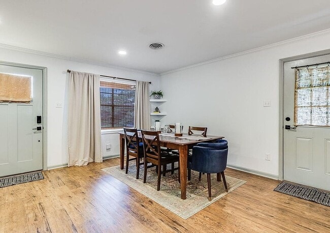 Photo - 1010 Solomon St