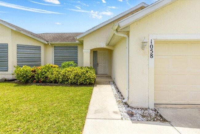 Photo - 1058 SW Locke Ave