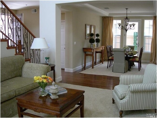 Photo - 60 Laurelwood Dr