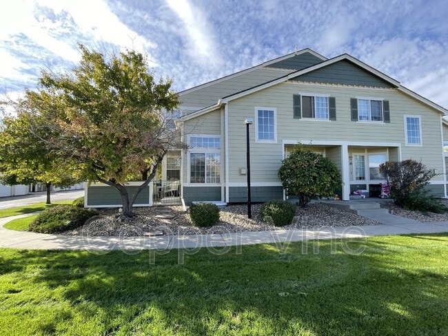 Building Photo - 930 Button Rock Dr Rental