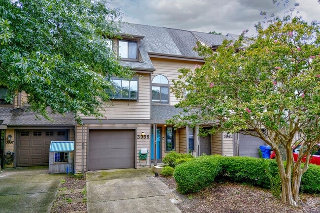 Building Photo - 3959 Aeries Way