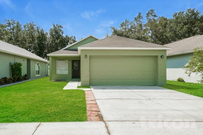 Building Photo - 5852 Lake Front Dr
