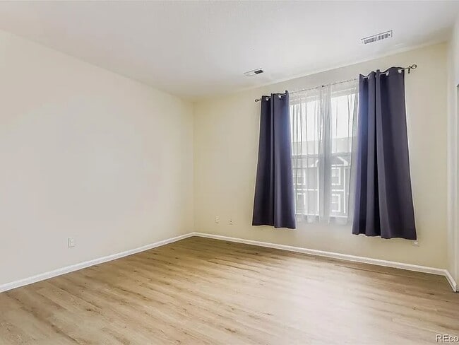 Dormitorio de invitados - 14211 East 1st Drive Unidad 307