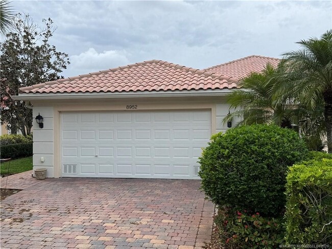 Photo - 8952 SE Retreat Dr