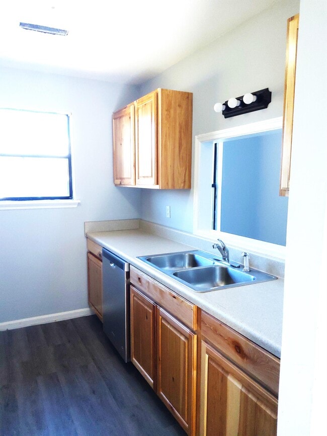 Photo - 5205b Marseilles Dr