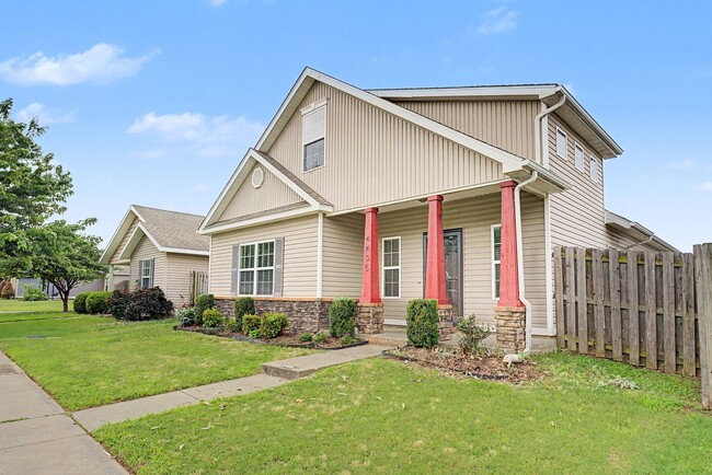 Photo - Beautiful 3 Bedroom Home with Hardwood, Tile & Spacious Kitchen