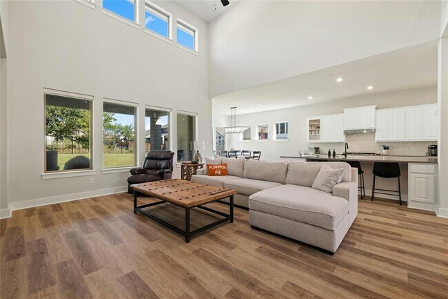 Photo - 117 Peacevine Ln