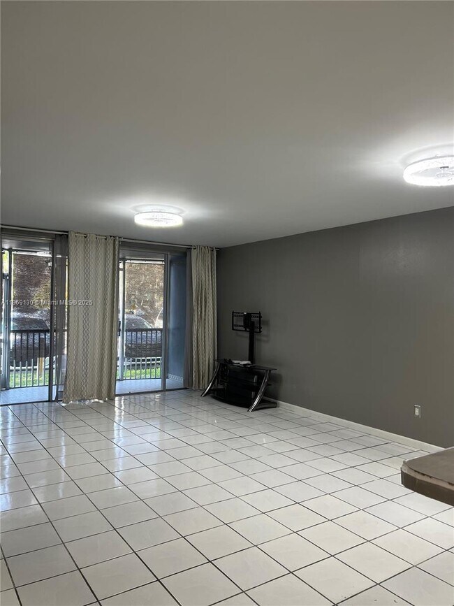 Photo - 1710 NE 191st St Unit 100-3