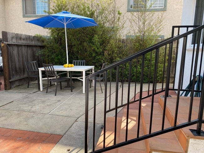 Photo - 1862 Thomas Ave
