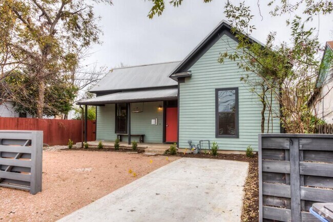 Building Photo - 1205 E 3rd St Rental