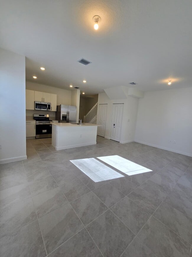 Photo - 170 SE 10th St