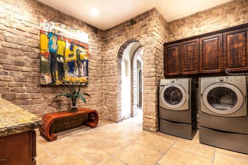 Photo - 9121 N 69th St House