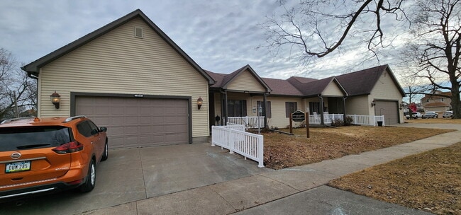 Photo - 310 N 1st St