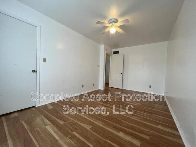 Photo - 2222 E Glendale Blvd