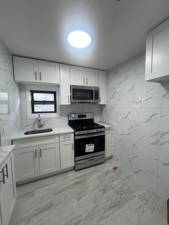 Building Photo - 7208 Tonnelle Ave Unit 1