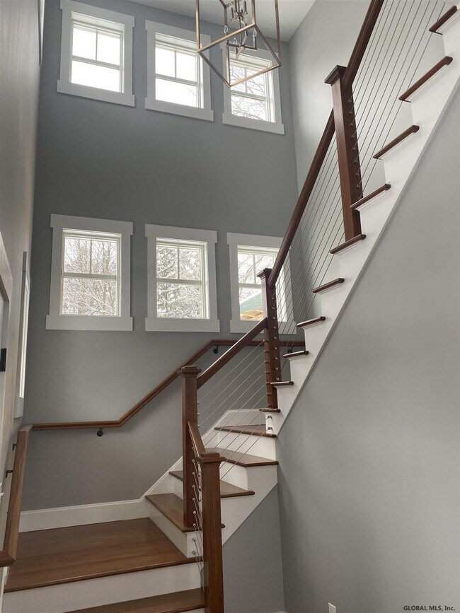 Photo - 7 N Circular St