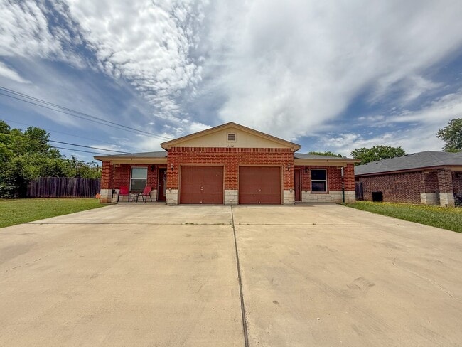 Photo - 1718 Indian Trail Apartment Unit B