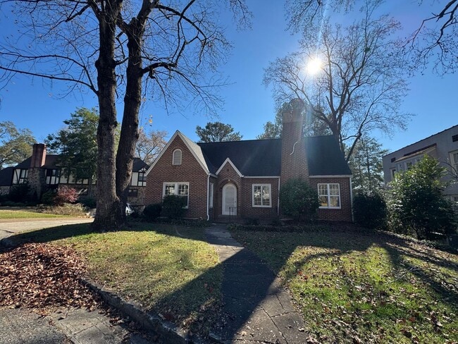Building Photo - For Rent: 4BR / 2BA Home in Historic Club View – Bonus Sunroom & Screened Porch!