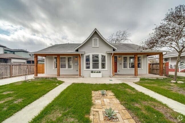 Building Photo - RENOVATED 3-BEDROOM DUPLEX IN TOBIN HILL Rental