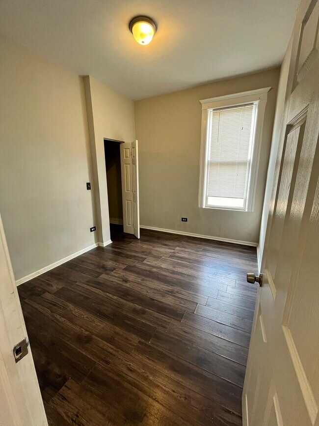 Photo - 847 E 65th St Unit 2