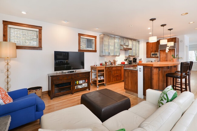 Photo - 2317 N Greenview Ave