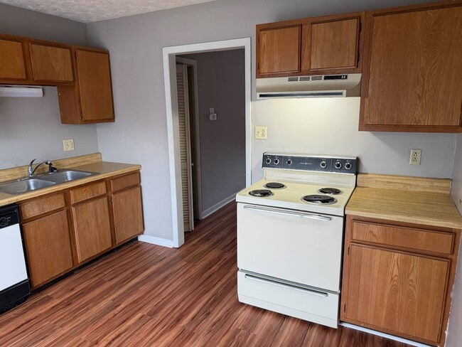 Photo - 2139 Dougs Way