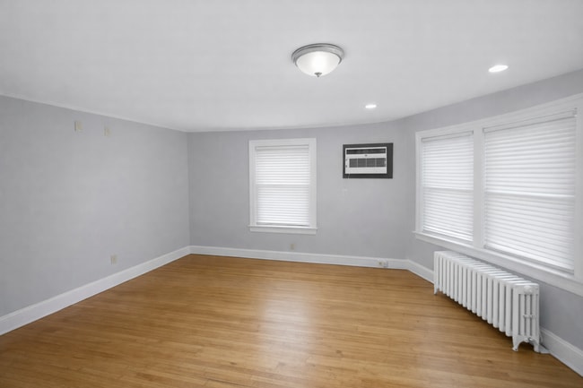 Photo - 809 13th Ave SE