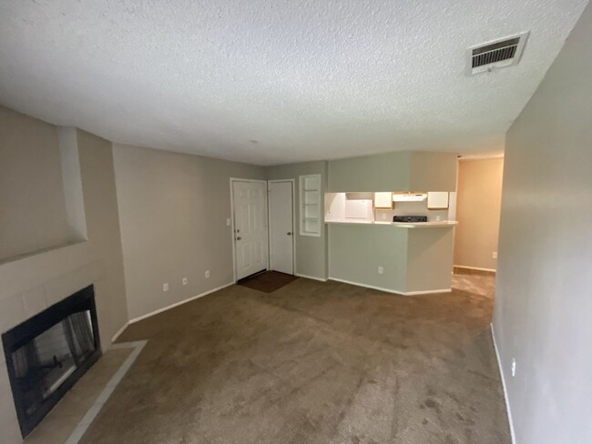 1 bedroom 1 bath with Fireplace, and washe... - 1 bedroom 1 bath with Fireplace, and washe... Condominio Unidad 205