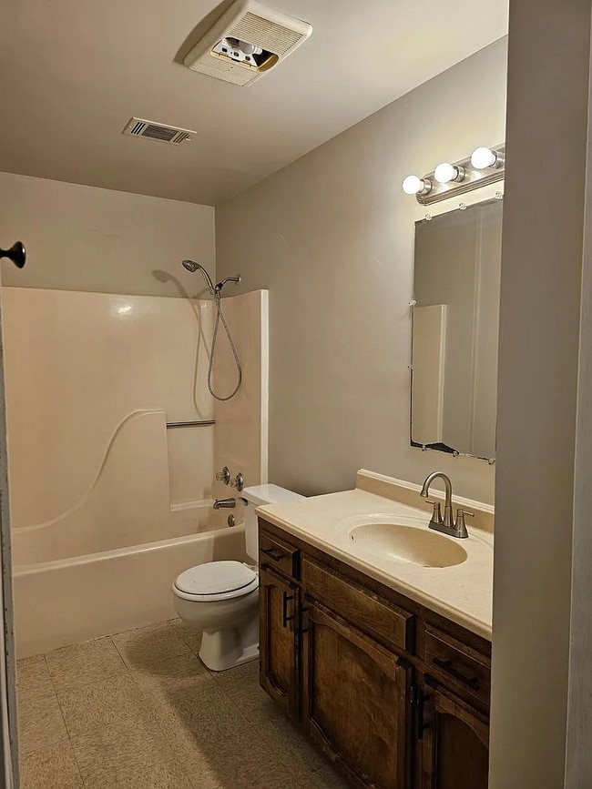 Photo - 44176 Simpson Pl Unit B