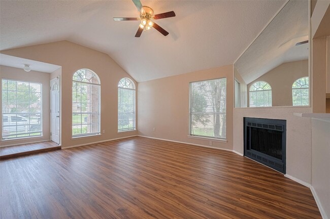 Photo - 15827 Beechnut St