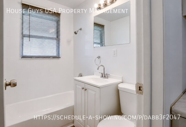 Photo - 15216 Bellaire Ave Unit B