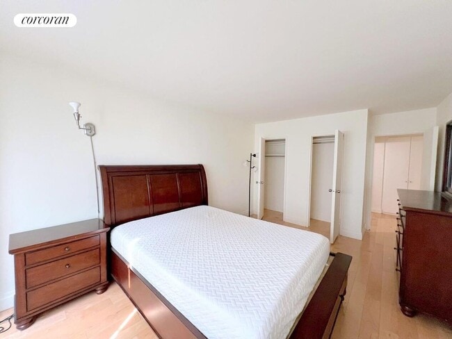 Photo - 211 E 53rd St