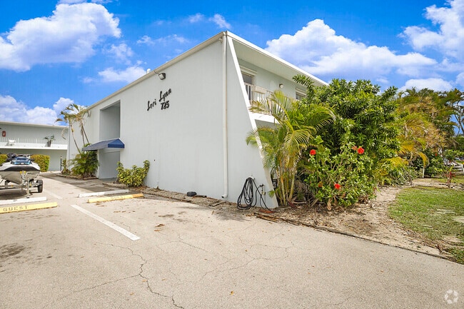 Building Photo - 725 Hummingbird Way Unit 106 Rental