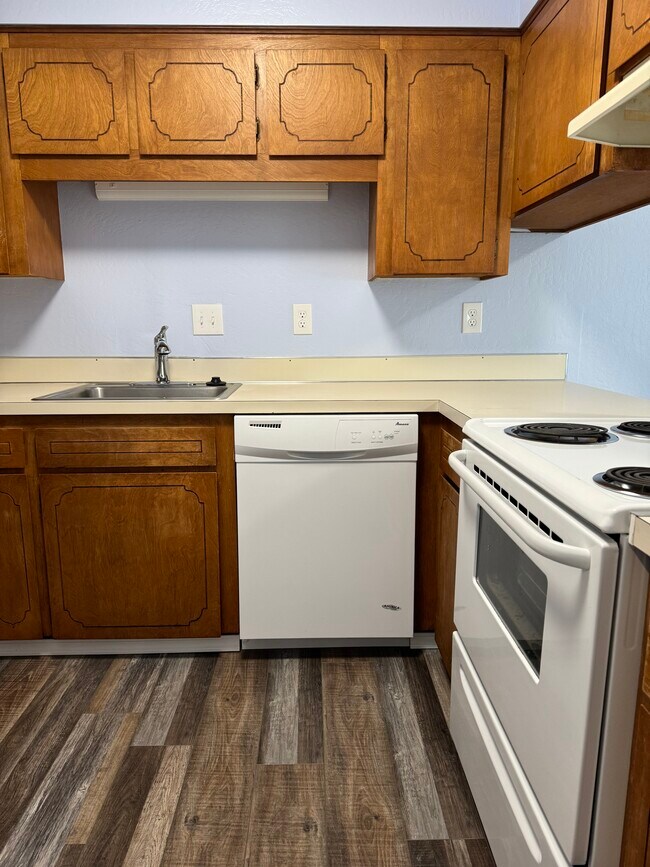 Kitchen - 191 47th Ave SE Unit 191